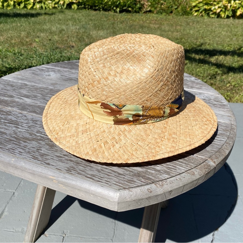 Stylish Tan Straw Hat with Camouflage Band